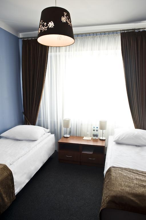 Hotel Korona Łuków Стая снимка