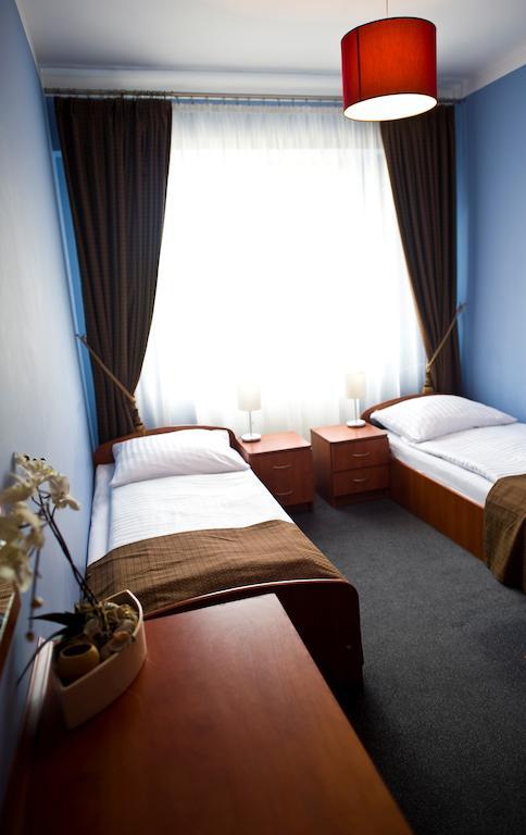Hotel Korona Łuków Стая снимка