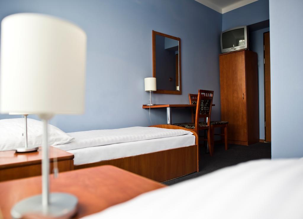 Hotel Korona Łuków Стая снимка