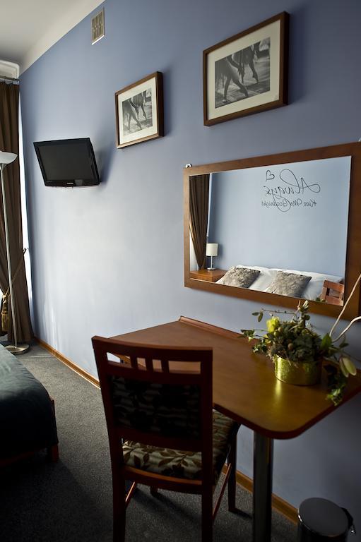 Hotel Korona Łuków Стая снимка